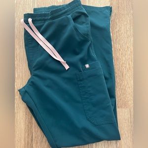 Women’s fig scrubs like new condition